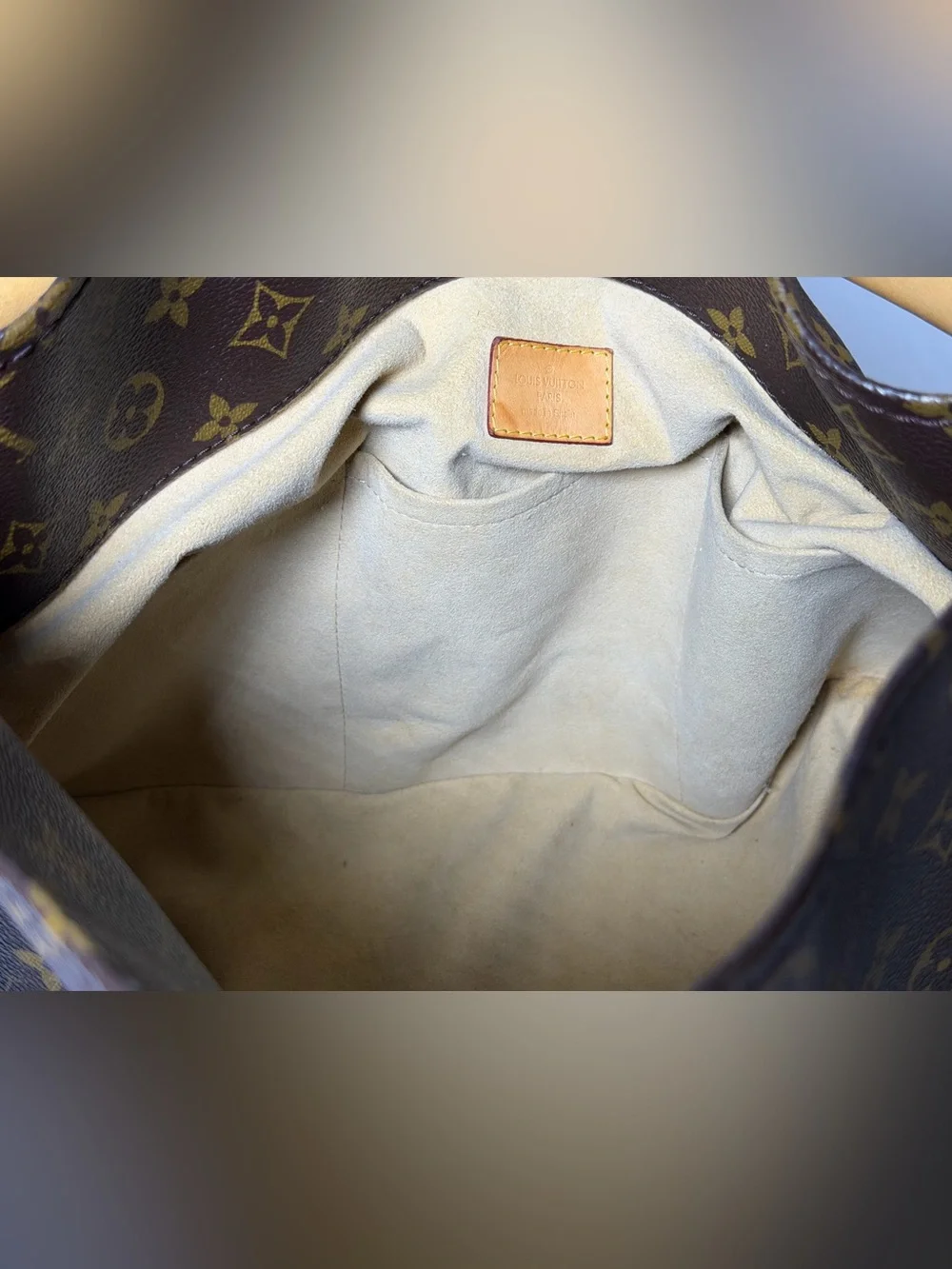 Louis Vuitton monogram Artsy with COA/dust bag